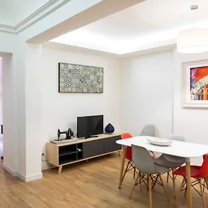 Uzeda Apartment